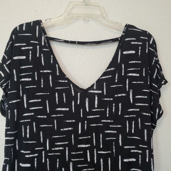 Old Navy Cutout Back Stretch Top Womens  L Black White Print Knit Short Sleeve - Picture 2 of 16